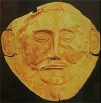 Theo phán đoán, mặt nạ bằng vàng này là vật phẩm chiến tranh Thành Troie. Theo truyền thuyết, Quốc Vương Mycènes là Agamemnon, ngài cũng là thống soái của quân đội Hy Lạp trong chiến tranh Thành Troie