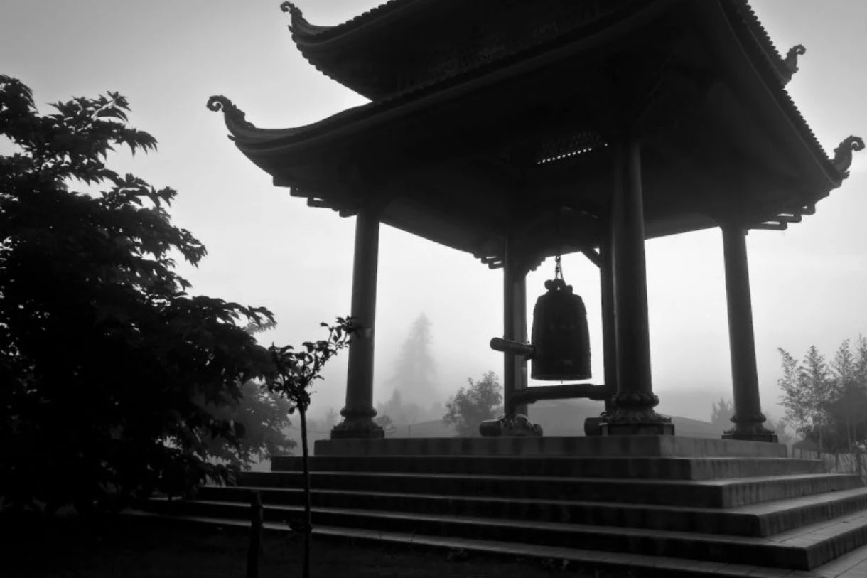 Cái chuông mạ bạc