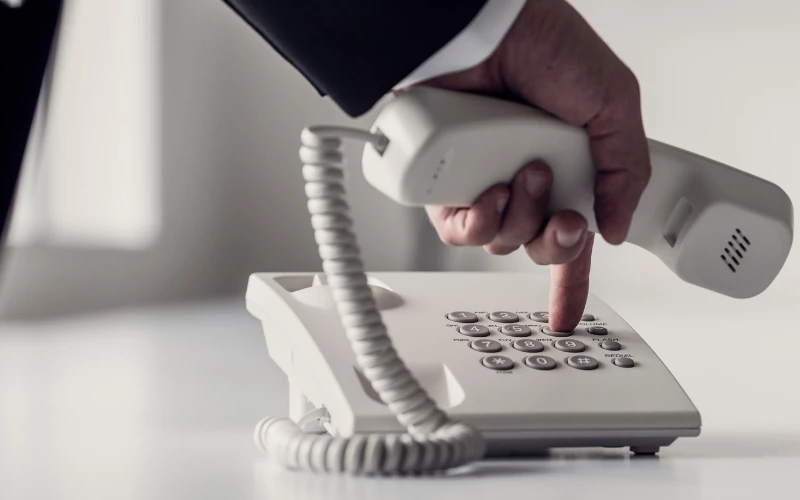 Tại sao khi dùng điện thoại di động lại thường có hiện tượng âm thanh chậm chờn?
